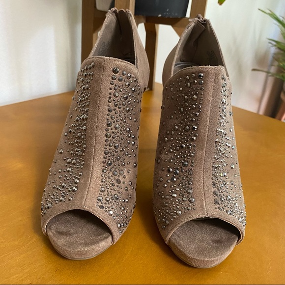 NWOT Jennifer Lopez heels - Picture 2 of 8